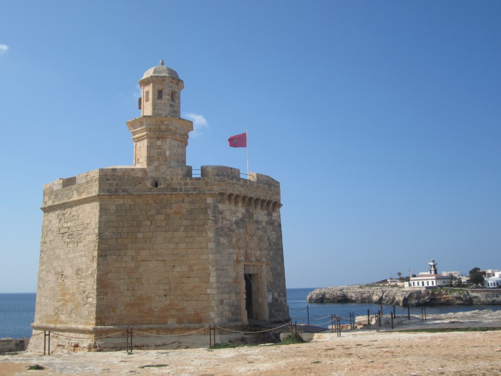 Torre de defensa de la época de la dominación británica, en Ciutadella de Menorca